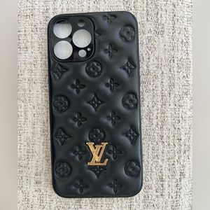 iPhone 13 pro max phone case black quitled LV